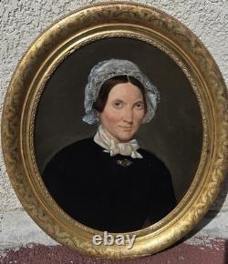 Tableau Ovale ancien Portrait D'une Femme. Peinture huile sur toile Reentoilé Tableau Ovale ancien Portrait D'une Femme. Peinture huile sur toile Reentoilé