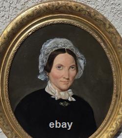Tableau Ovale ancien Portrait D'une Femme. Peinture huile sur toile Reentoilé