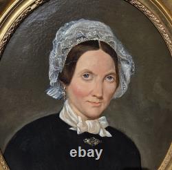 Tableau Ovale ancien Portrait D'une Femme. Peinture huile sur toile Reentoilé