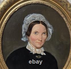 Tableau Ovale ancien Portrait D'une Femme. Peinture huile sur toile Reentoilé