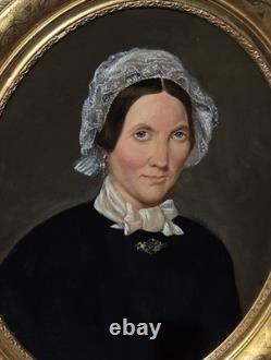 Tableau Ovale ancien Portrait D'une Femme. Peinture huile sur toile Reentoilé
