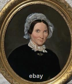 Tableau Ovale ancien Portrait D'une Femme. Peinture huile sur toile Reentoilé