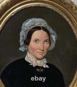 Tableau Ovale ancien Portrait D'une Femme. Peinture huile sur toile Reentoilé