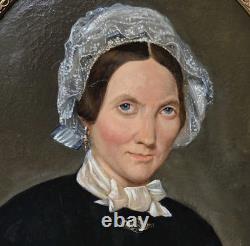 Tableau Ovale ancien Portrait D'une Femme. Peinture huile sur toile Reentoilé
