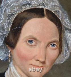 Tableau Ovale ancien Portrait D'une Femme. Peinture huile sur toile Reentoilé