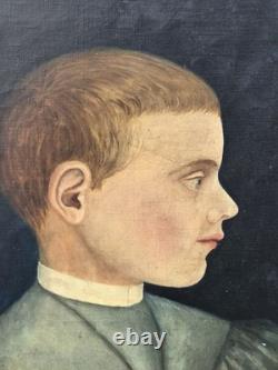 Tableau ancien. Portrait Garçon de profil peinture sur toile signée XIXe siècle Tableau ancien. Portrait Garçon de profil peinture sur toile signée XIXe siècle